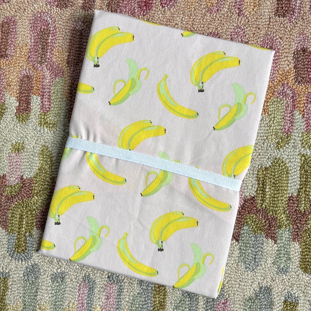 🍌Go Bananas 🍌 Paper Source Banana Apron NWT a bunch of bananas all over - Picture 9 of 14